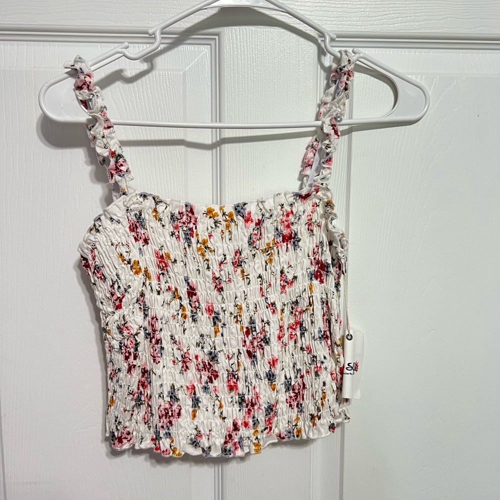 Wrinkled material floral crop top bundle